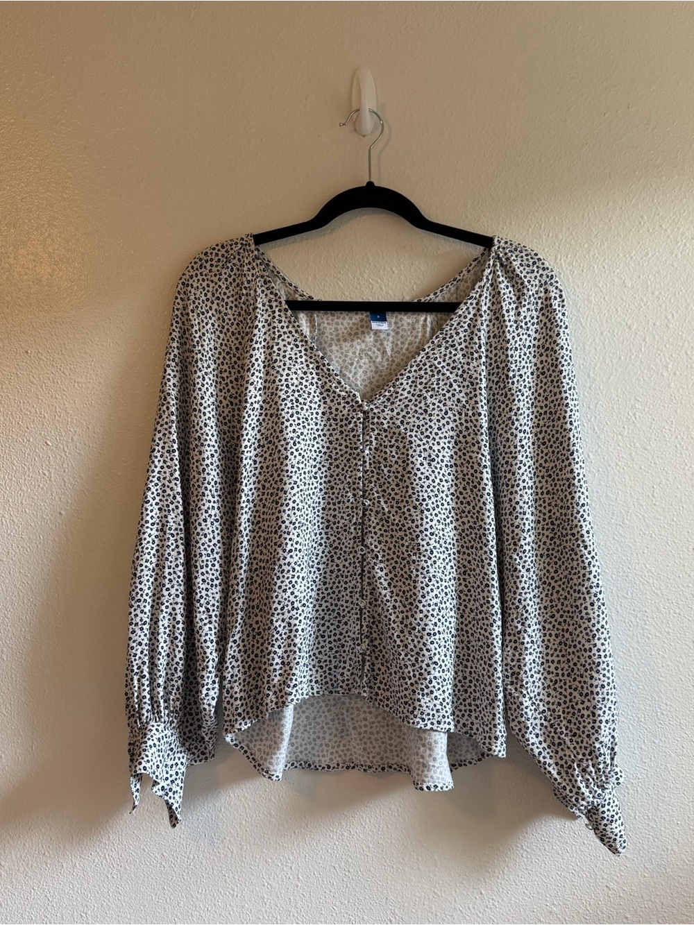 Old Navy White and Floral V-Neck Blouse